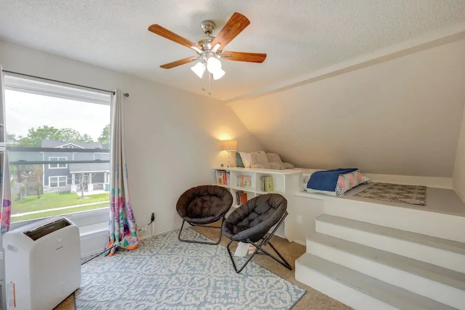 Hot Tub & Game Room: Spacious Live Oak Home!