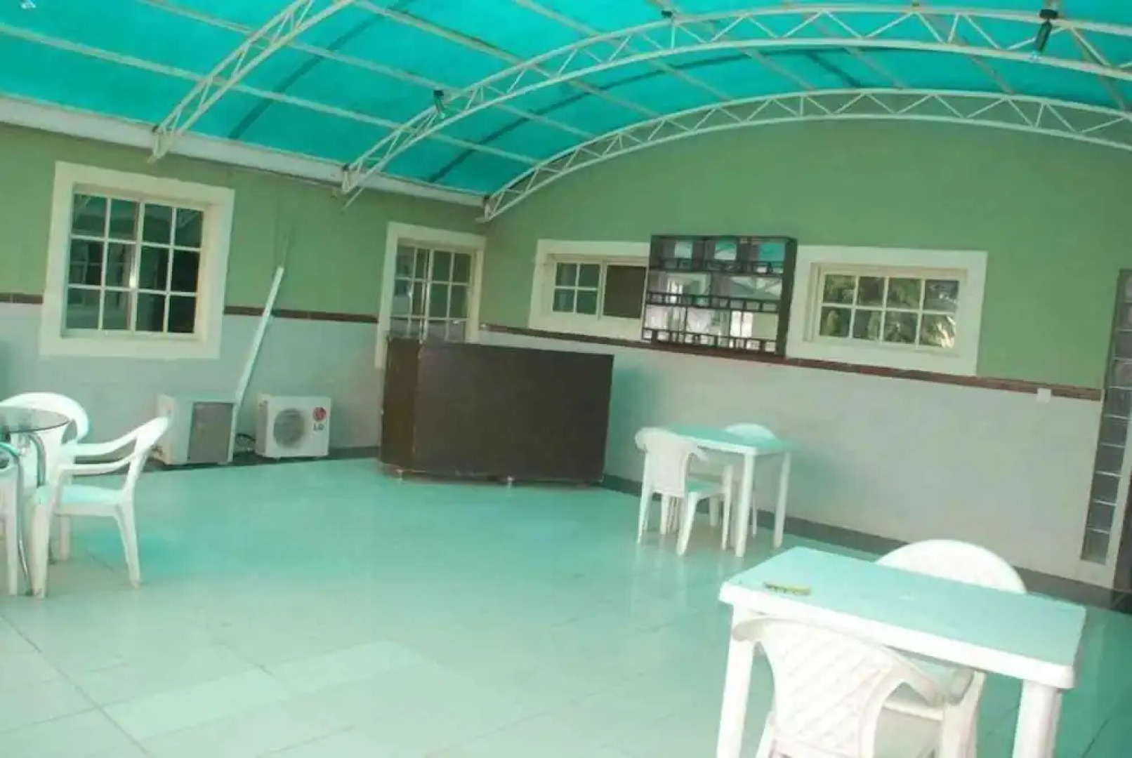 Eagle Valley Royal Hotel