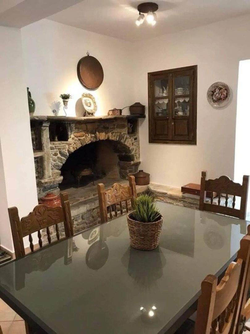 Giannakis Rooms