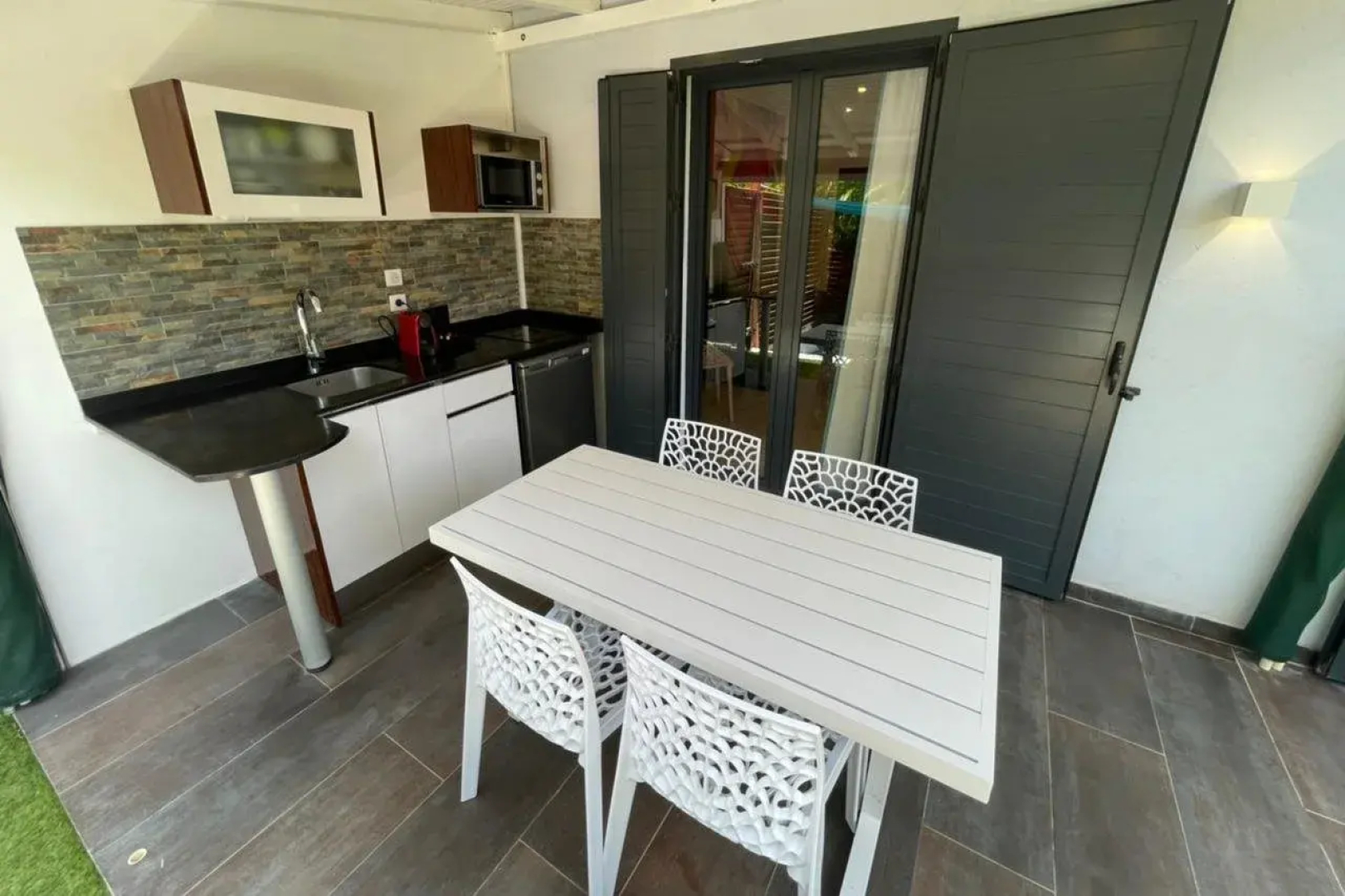 Kawan Bay Suites
