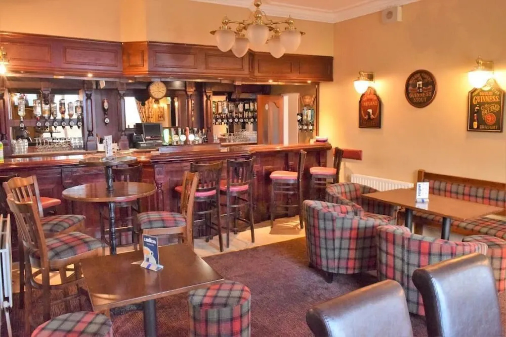 Carey's Viking House Hotel