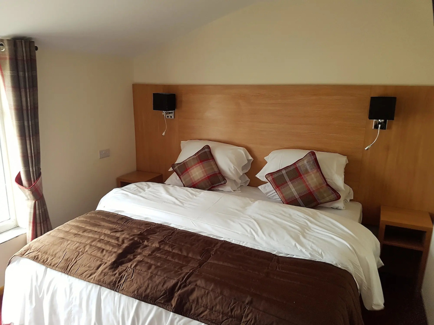 The Cliff Top Inn Hotel