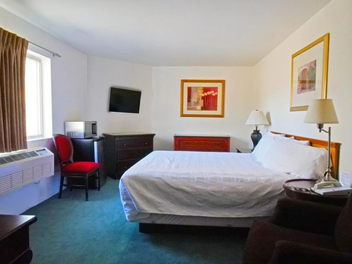 The Junction Hotel and Hostel