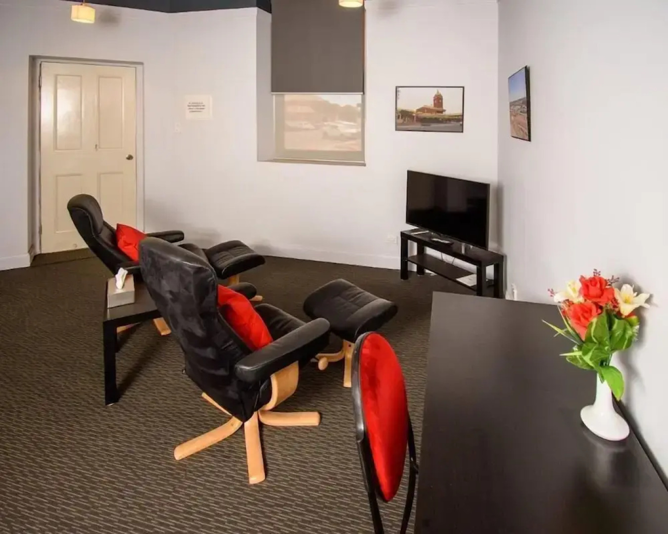 Daydream Motel & Cottages