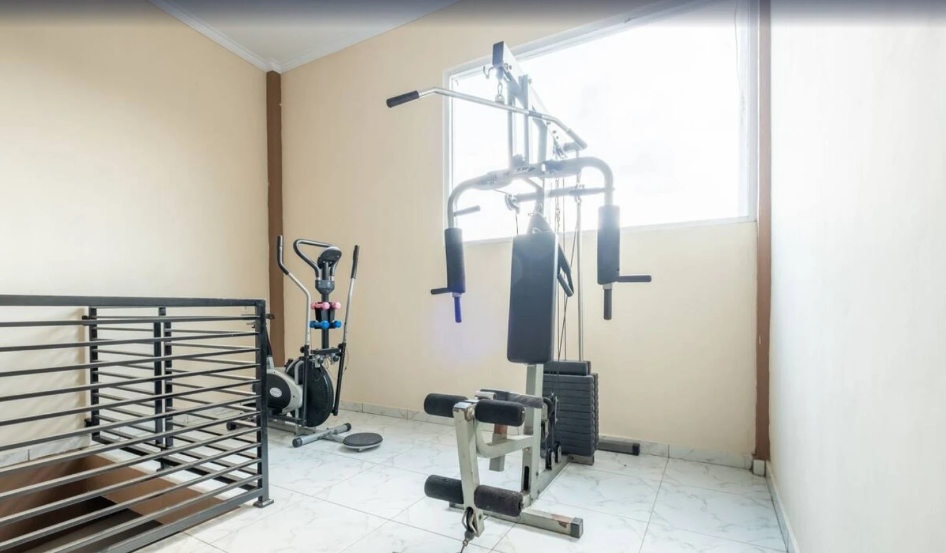 OYO 876 D' Exclusive