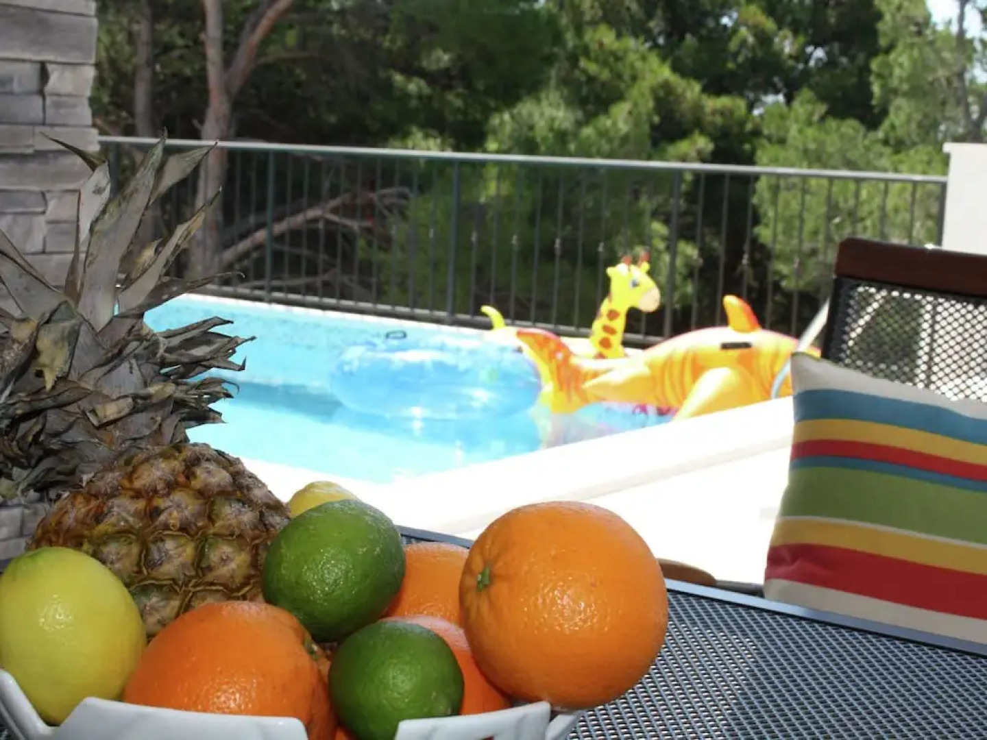 Chic Apartment in Primosten With Pool