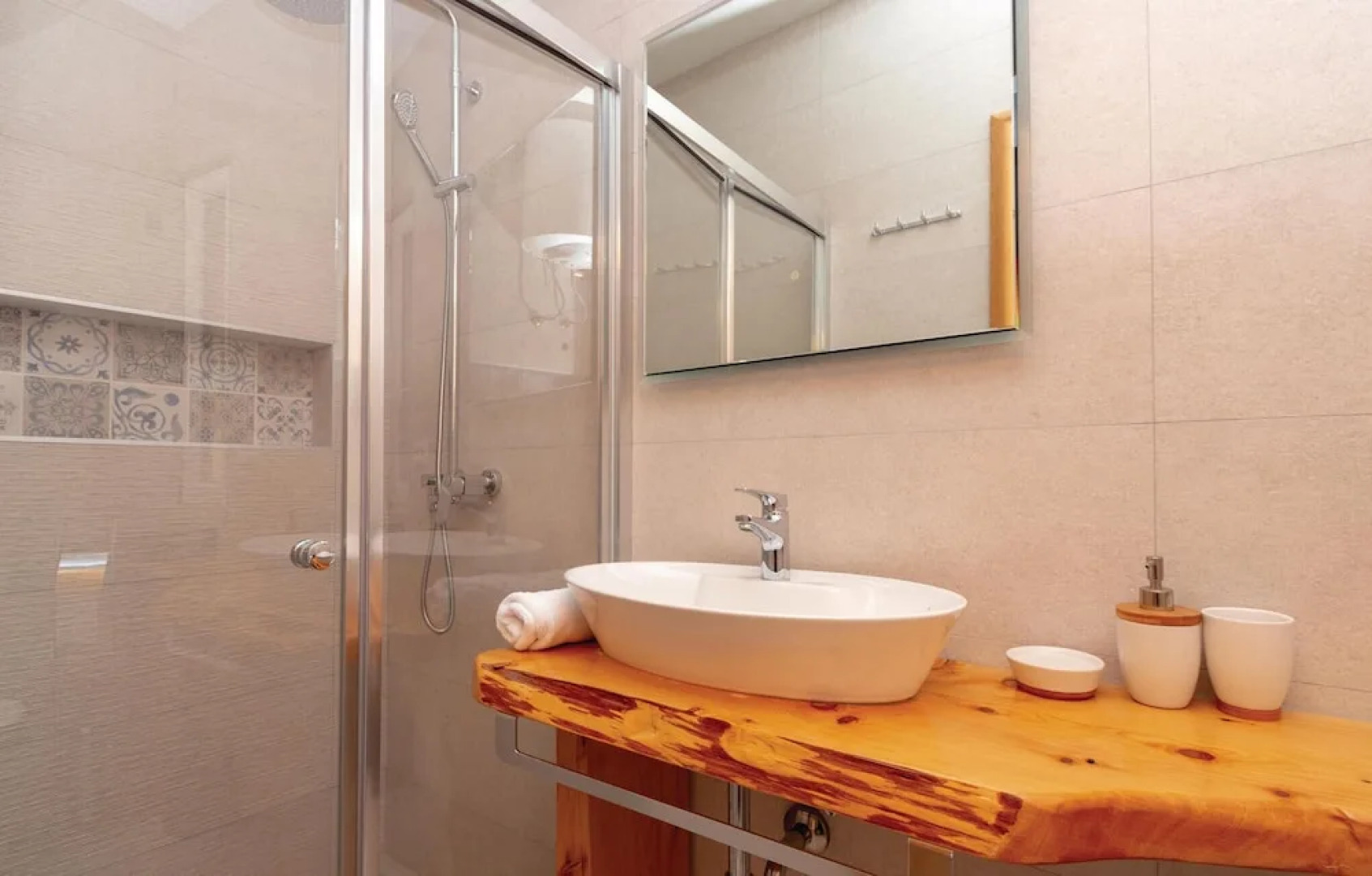 Beautiful Home in Zrnovo With 4 Bedrooms, Wifi and Outdoor Swimming Pool