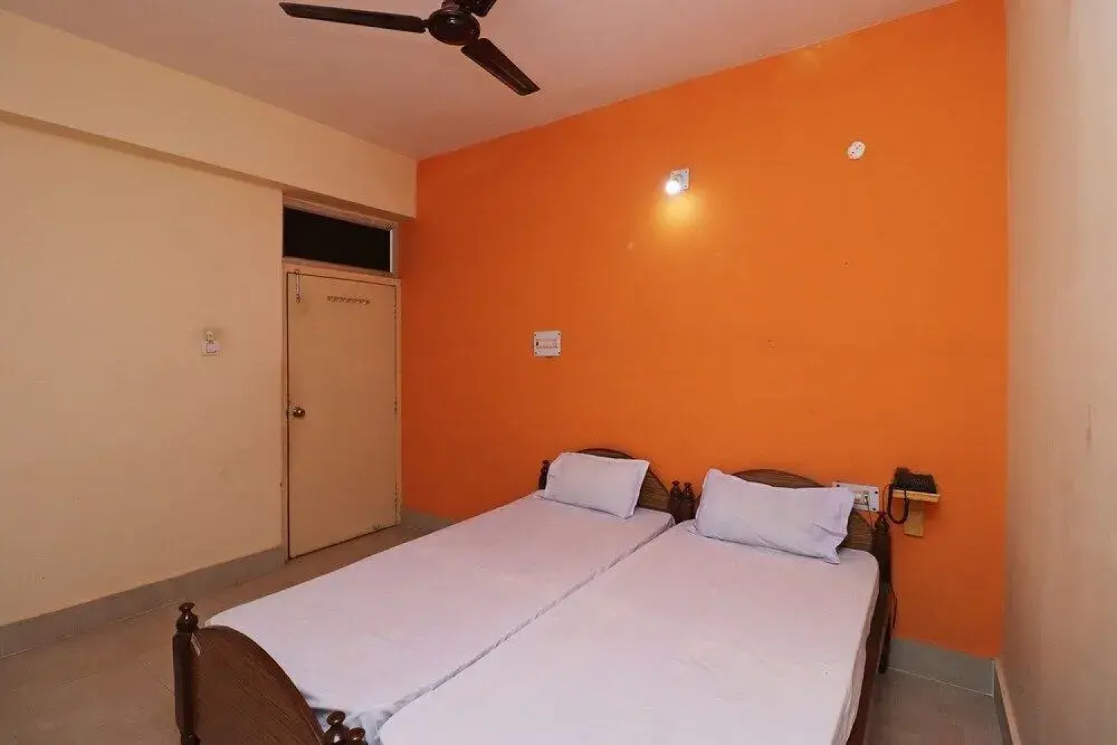 L X Inn by OYO Rooms