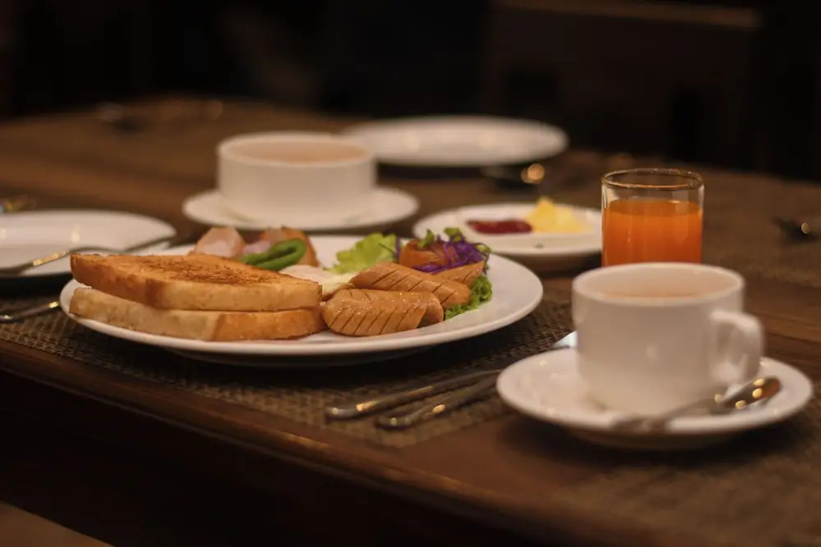 Majestic Lake Front Hotel & Suites