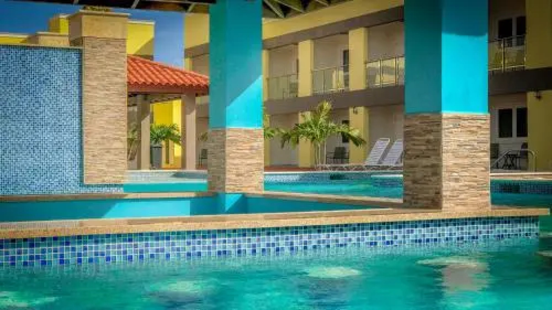 Only 350 yards from Eagle beach! Breakfast included!