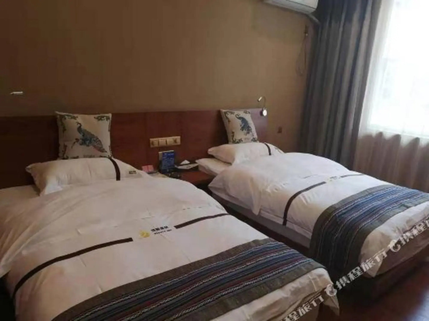 Phoenix Hot Spring Holiday Hotel