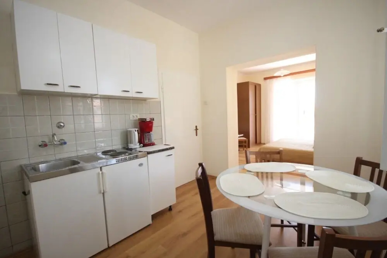 Nikola 1 - Free Parking - SA1