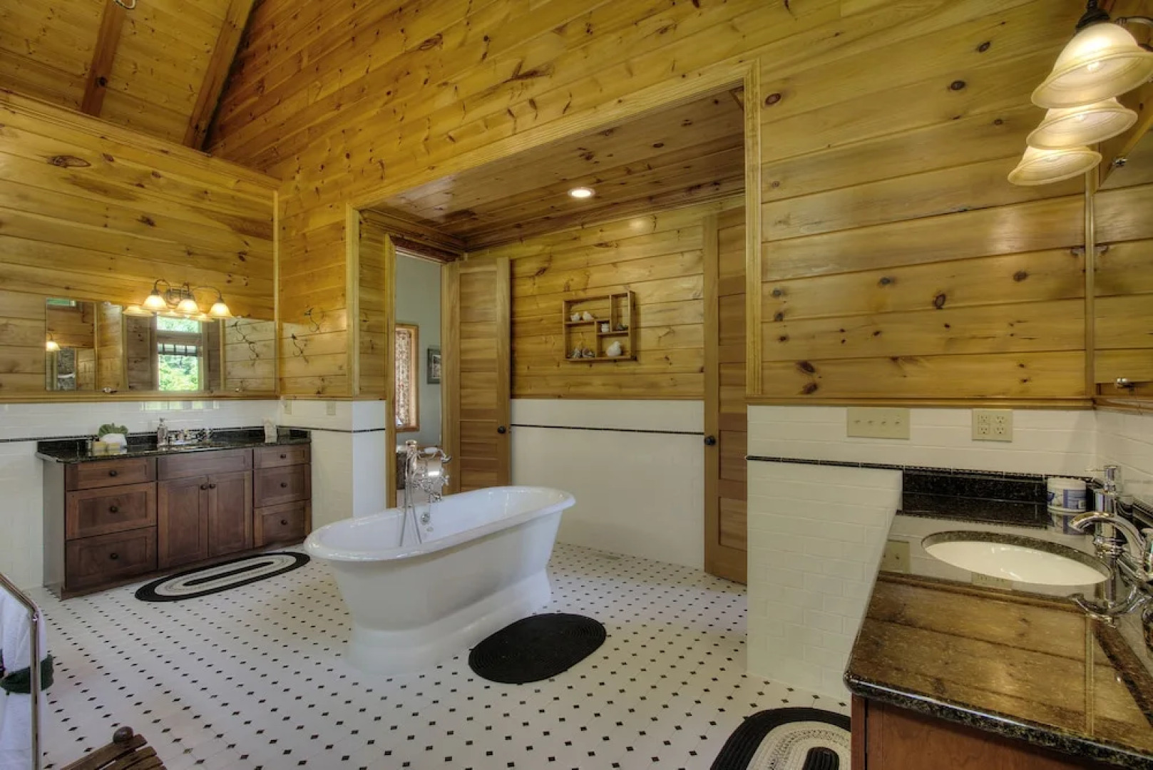 Birds Creek Mansion 650 - Six Bedroom Cabin
