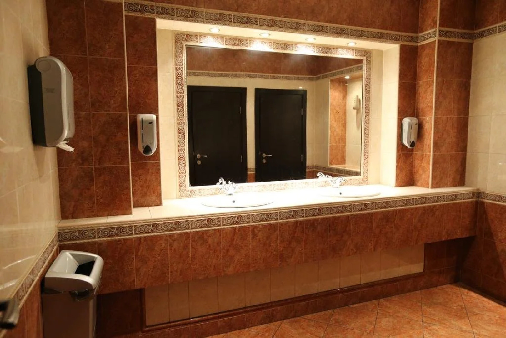 Hotel & Restaurant The House