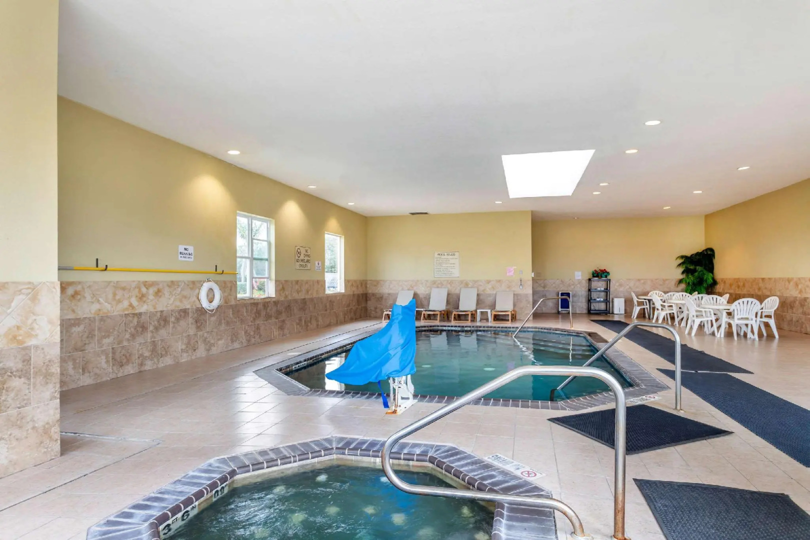 Sonesta Essential La Porte