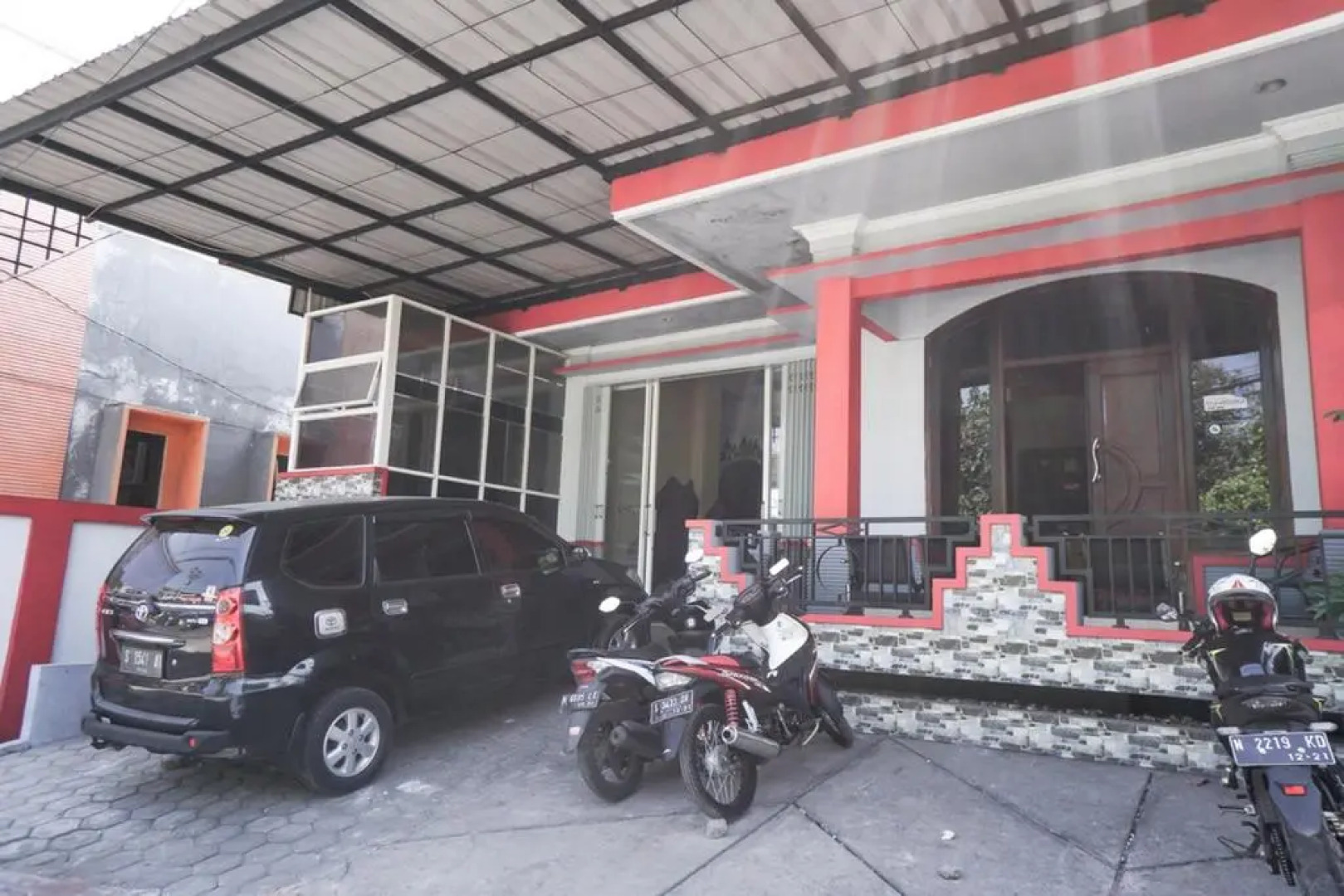 RedDoorz near Alun Alun Batu