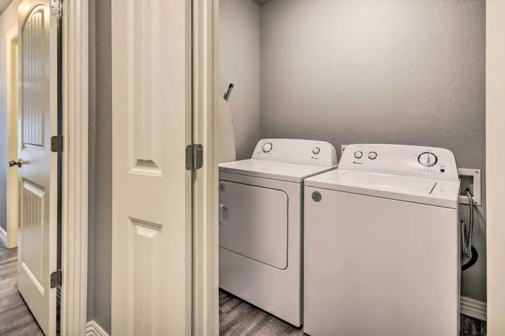 Home: Grassy Yard, Walk to Bentonville Square