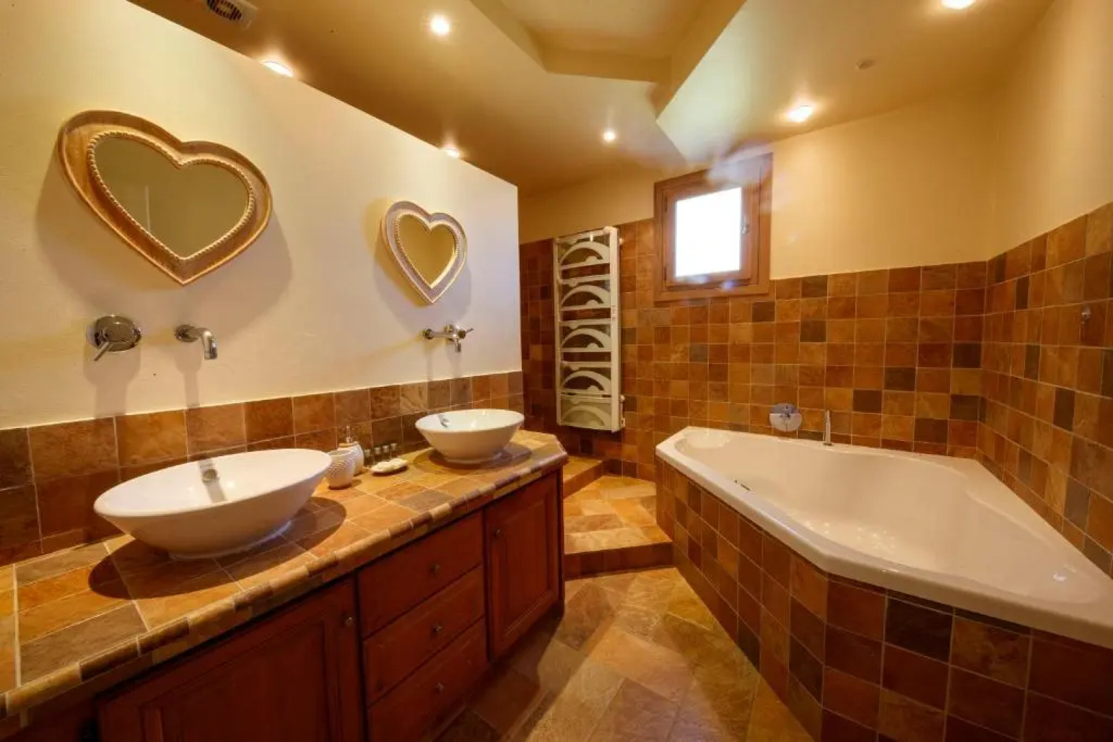 06T - Spacious villa with sea view- pool - jacuzzi-sauna