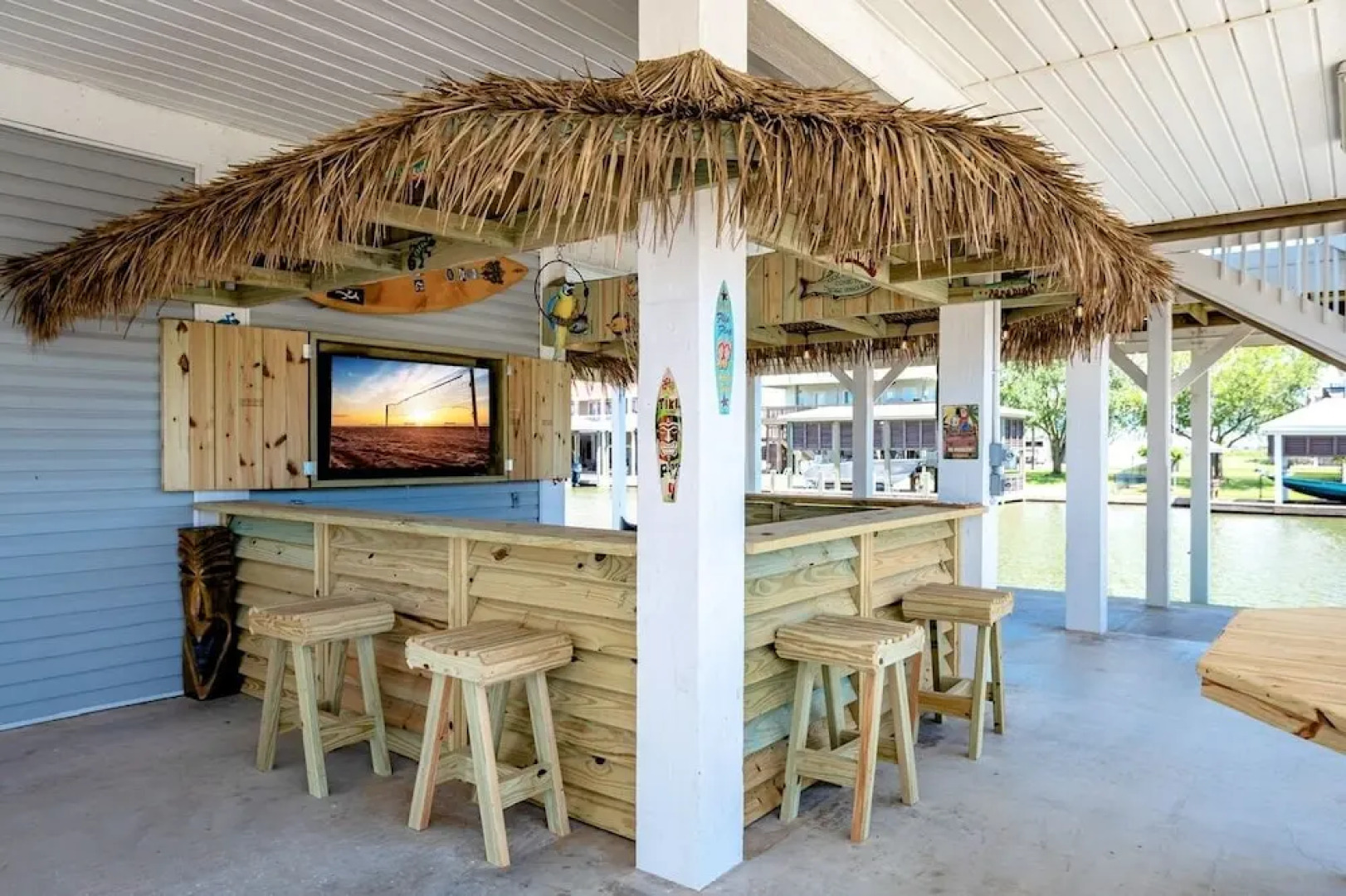 Bolivar Slam 3 Bedroom Home by RedAwning