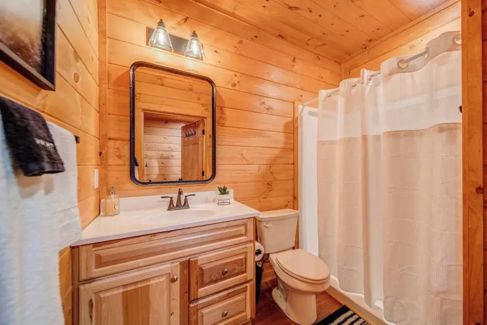 Gorgeous & Secluded 3 BDR Cabin in Mineral Bluff!