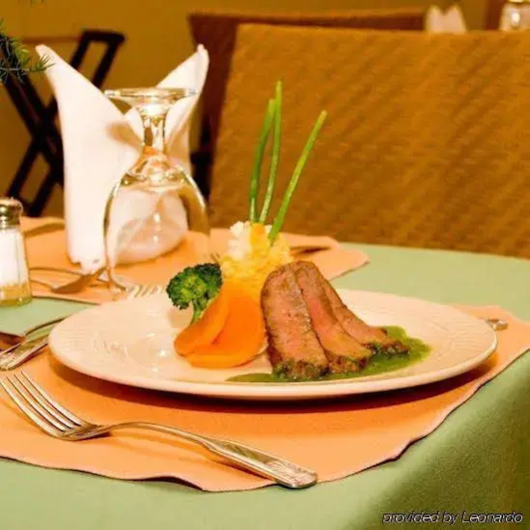 Tropical Winds Apartment Hotel