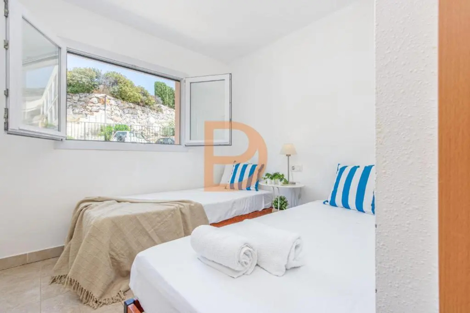 Beautiful apartment for 6 people with pool, parking and wifi - 10 minutes from the beach