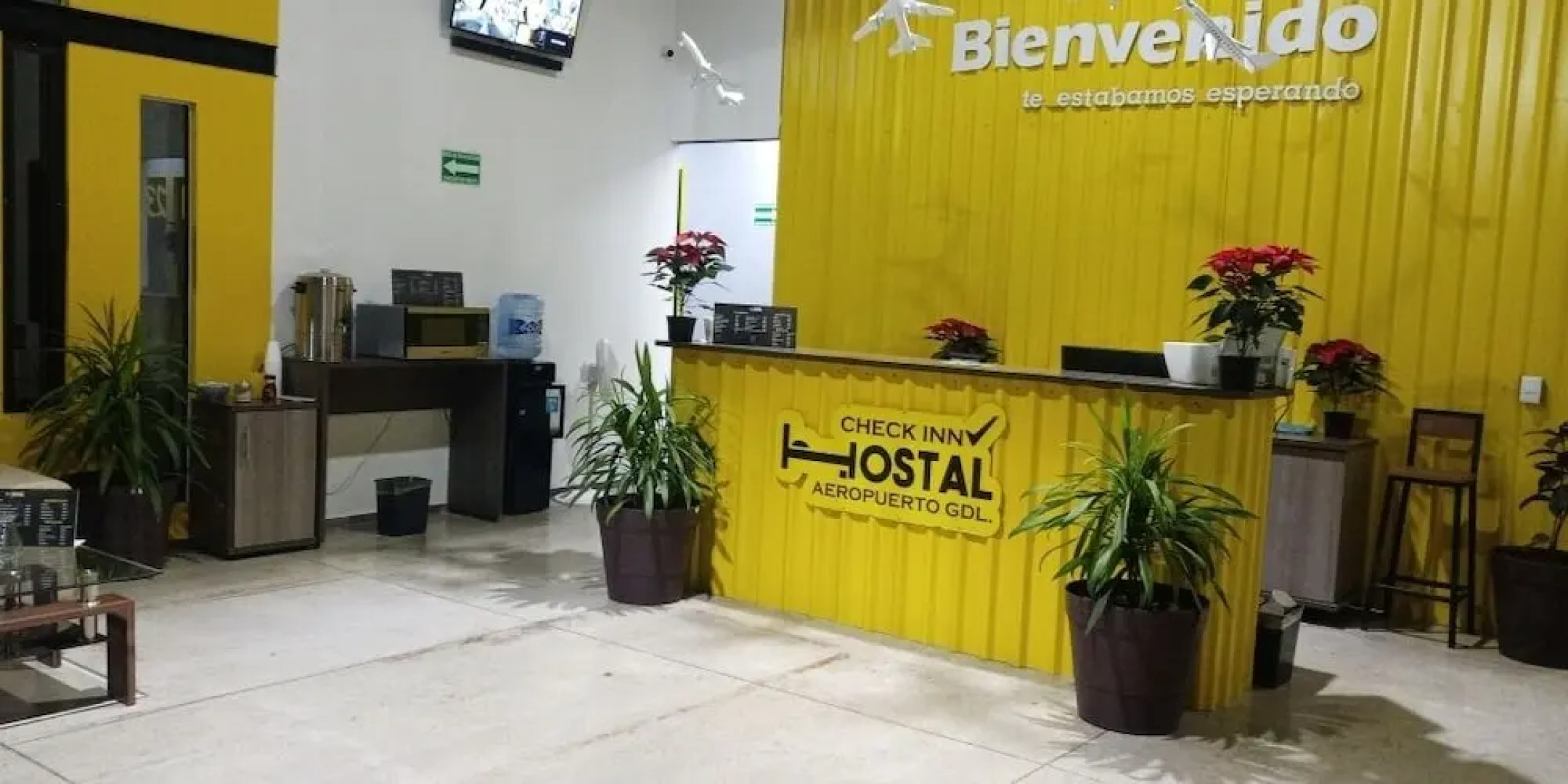 CHECK INN HOSTAL AEROPUERTO GDL - Hostel