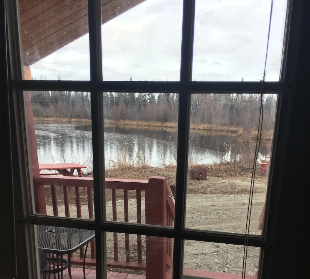Alaska log cabins on the pond B & B