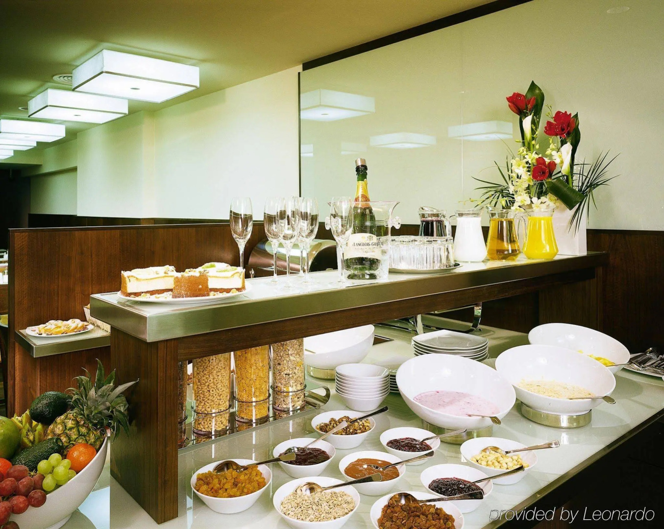 Peakture Hotel Bucharest