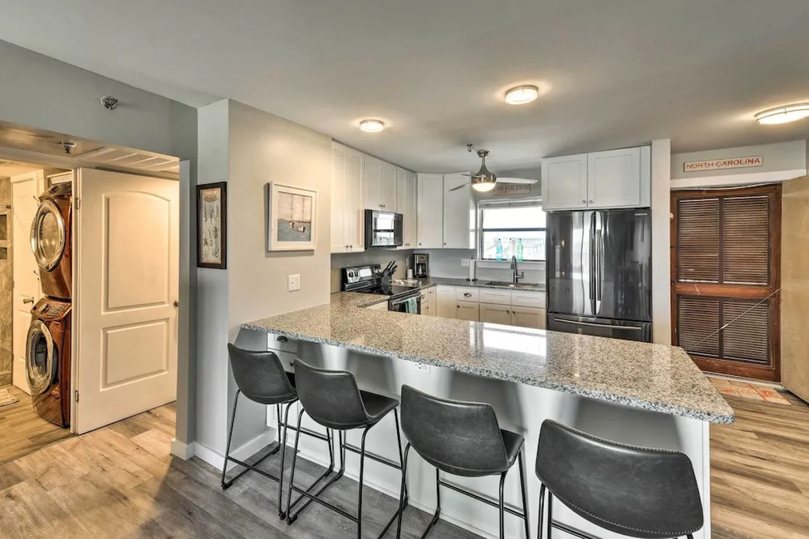 Airy Oceanfront Condo: Beach Views & Pool Access!