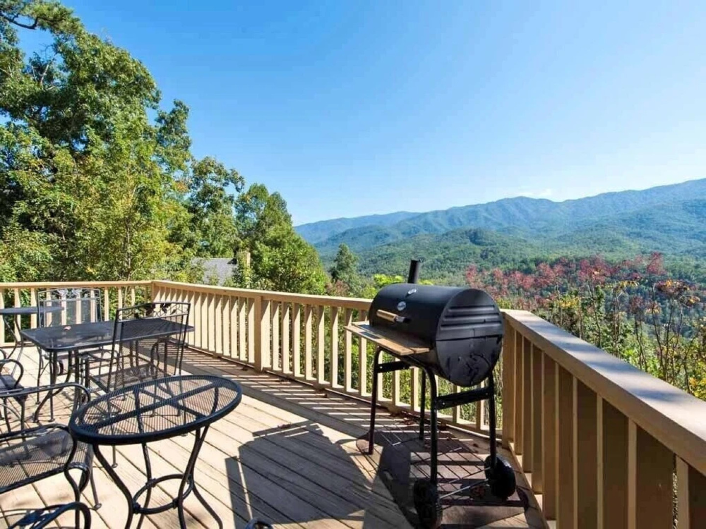 Woodshed 2 Bedroom Home with Mountain View