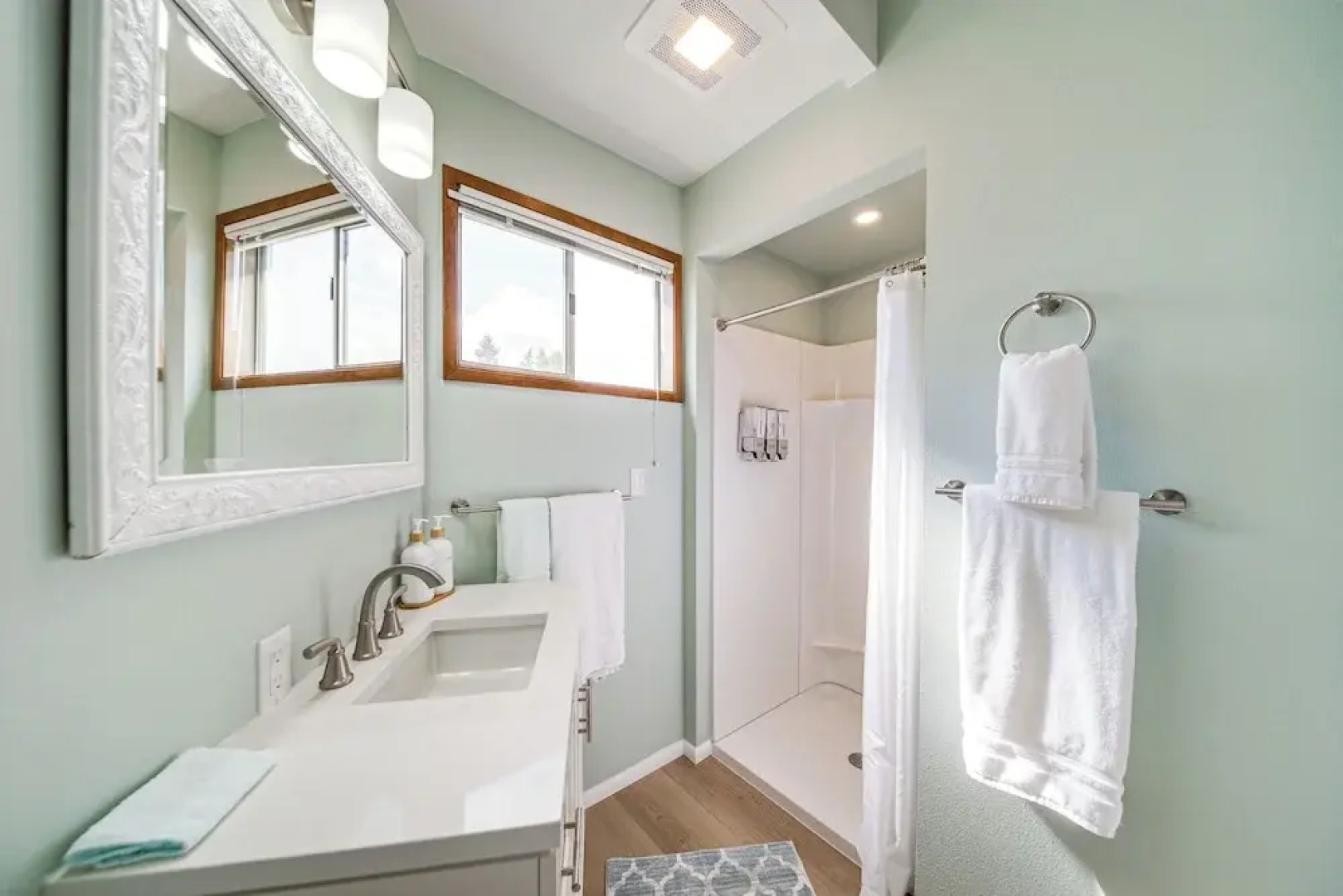 < 1 Mi to Lake Washington: Peaceful Apt in Kenmore