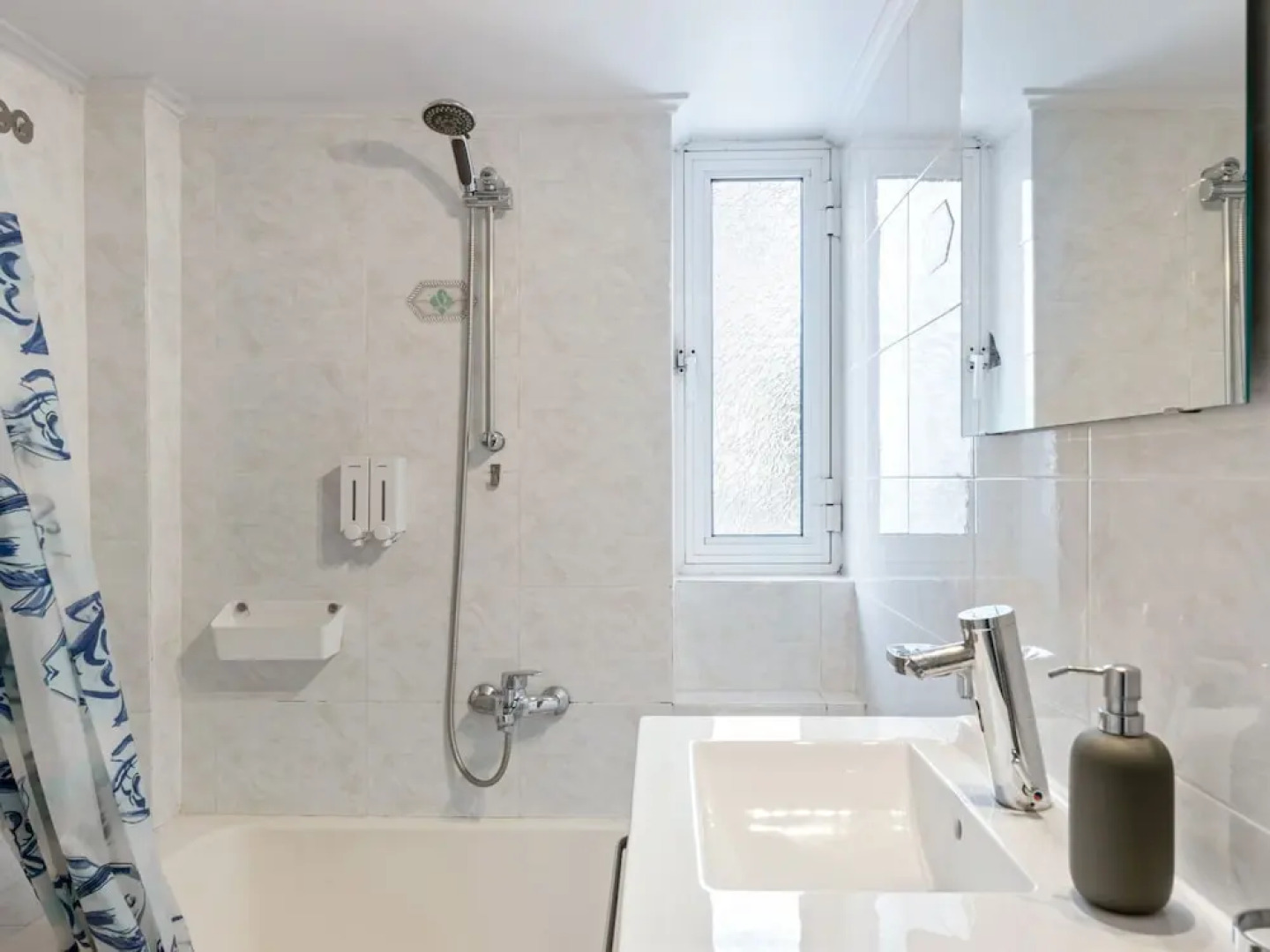 Apartment in Piraeus Near Monastiraki Square