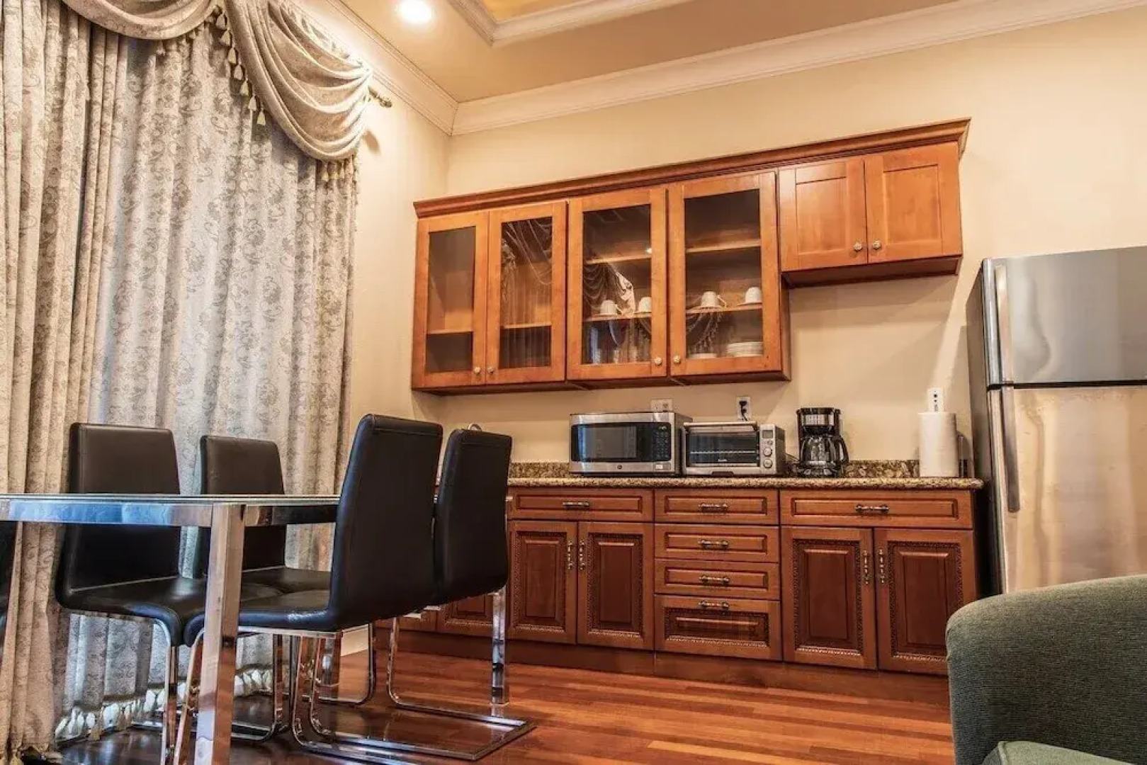 Elegant 1-bedroom Suite in Cupertino