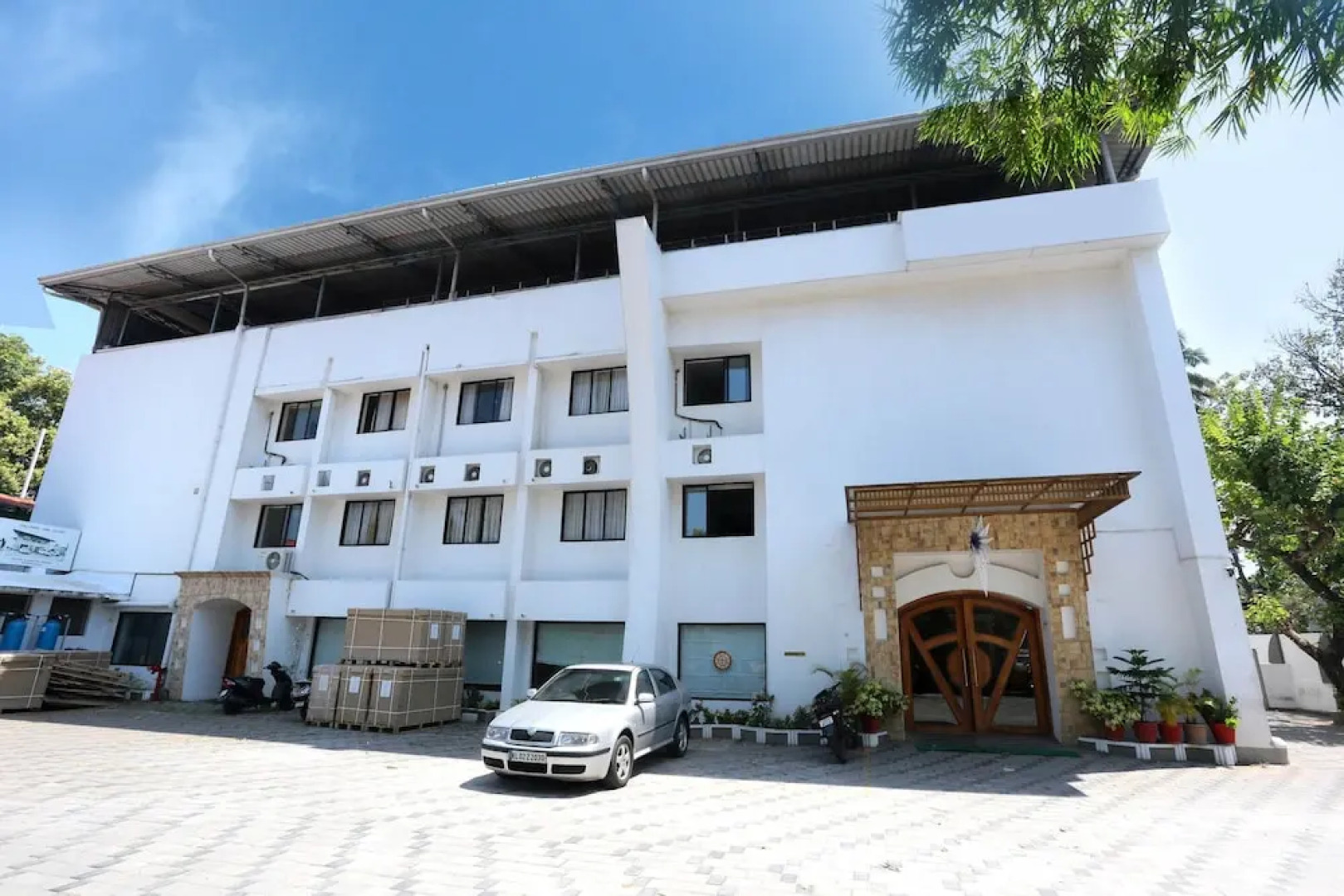 Hotel Dona Castle by OYO Rooms