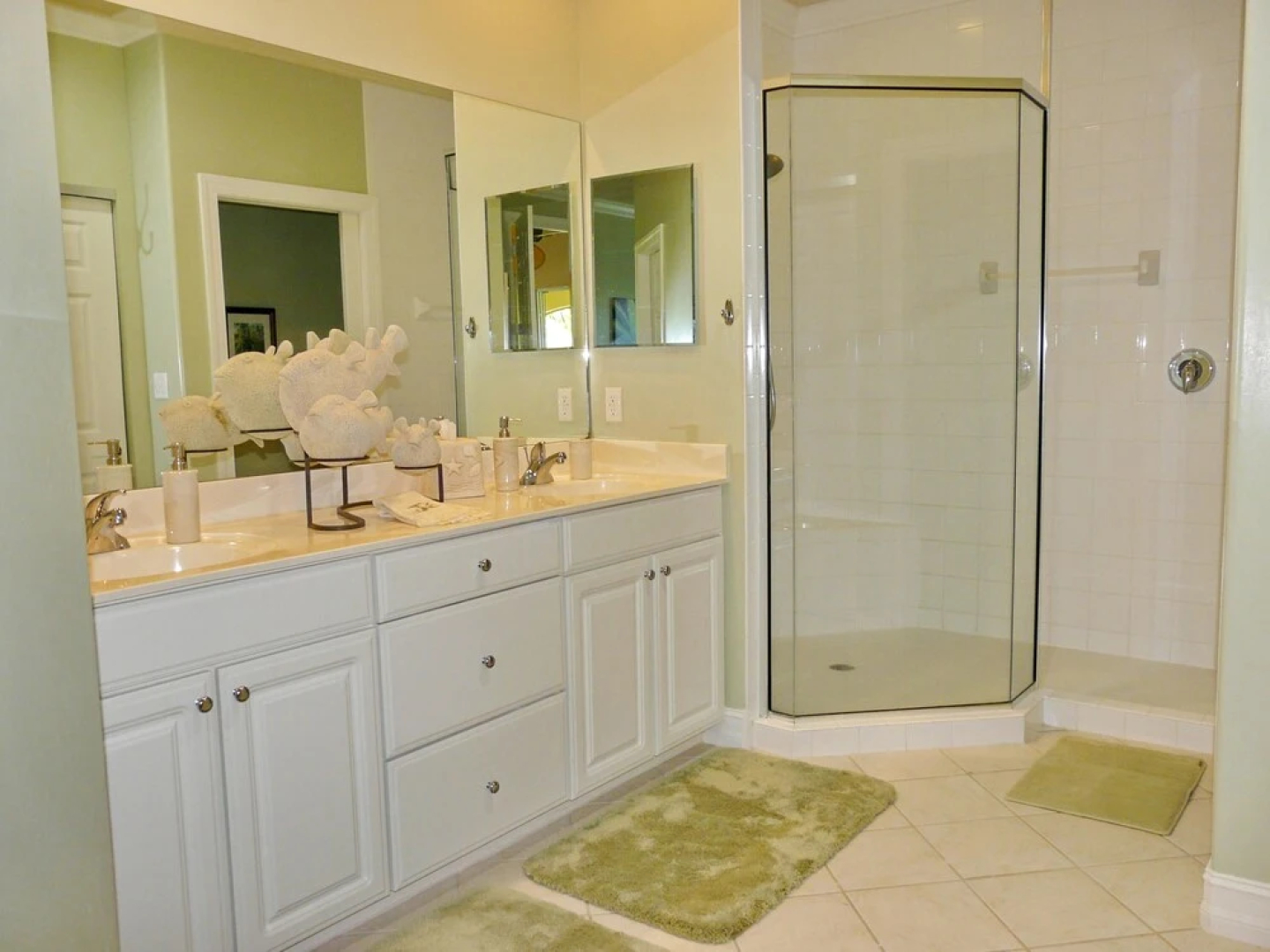 1252 Rialto Way, Unit 201