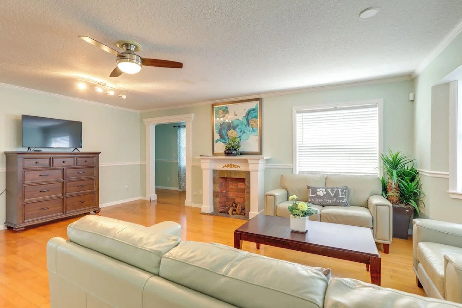 4 Mi to Beaches: Alluring Largo Hideaway!