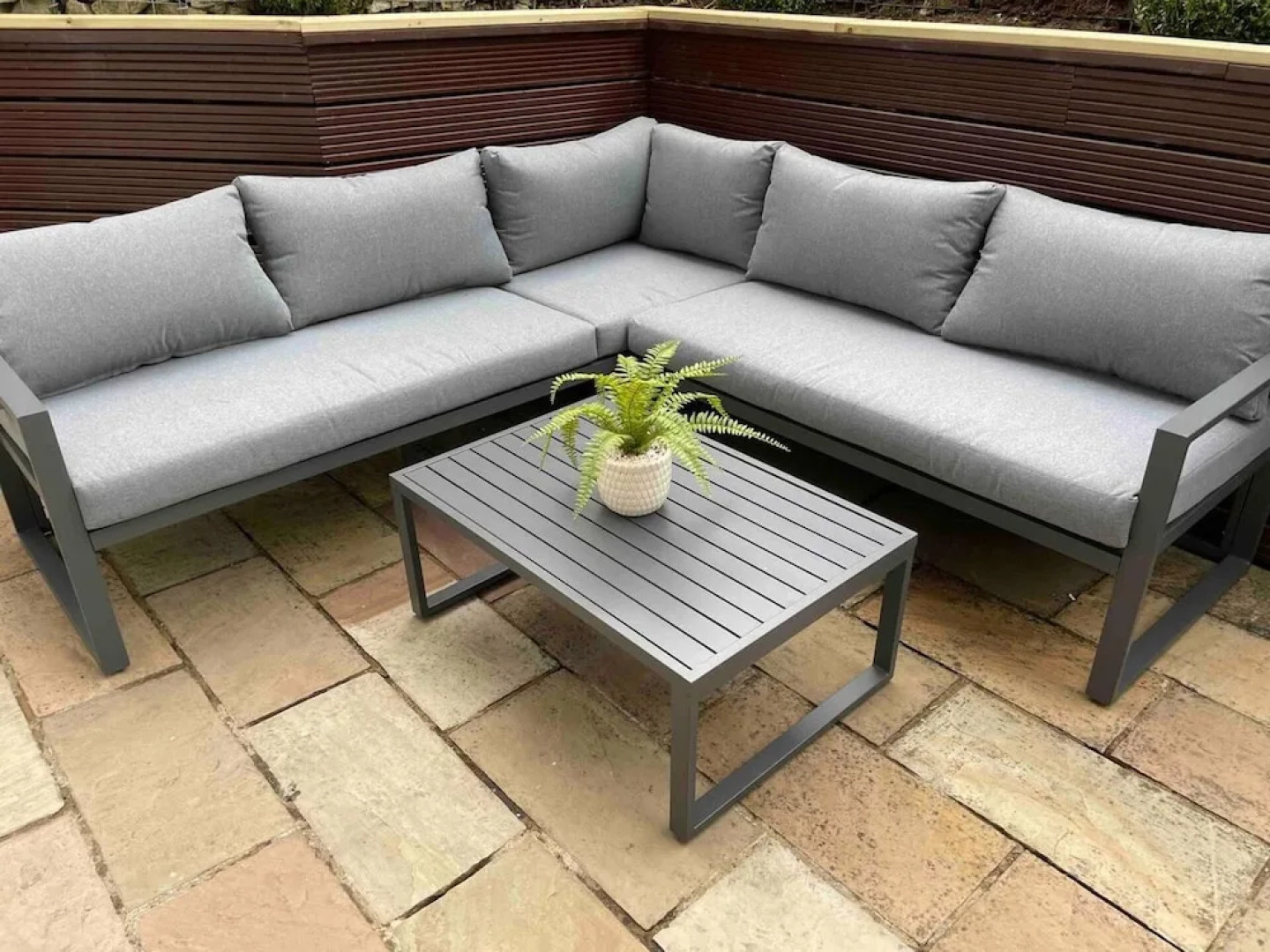 Stunning Apartment by The Leas, West End