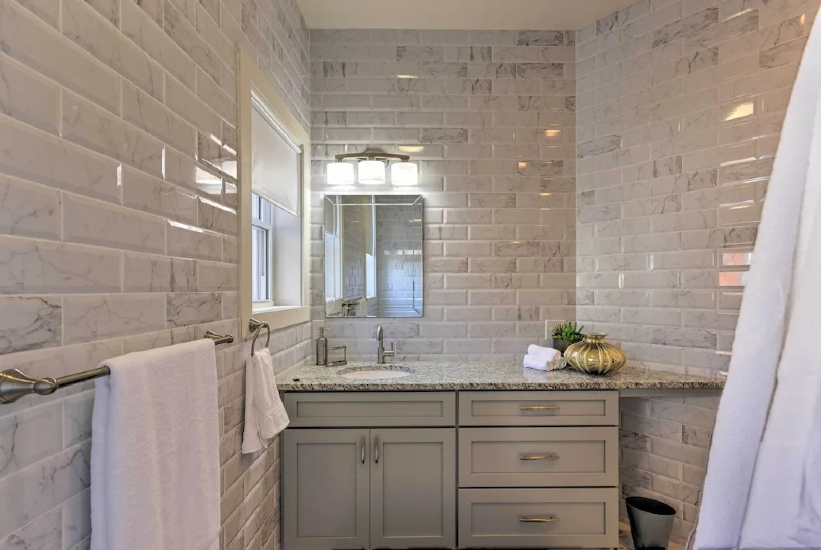 Modern Main St. Apt in Downtown Waynesville!