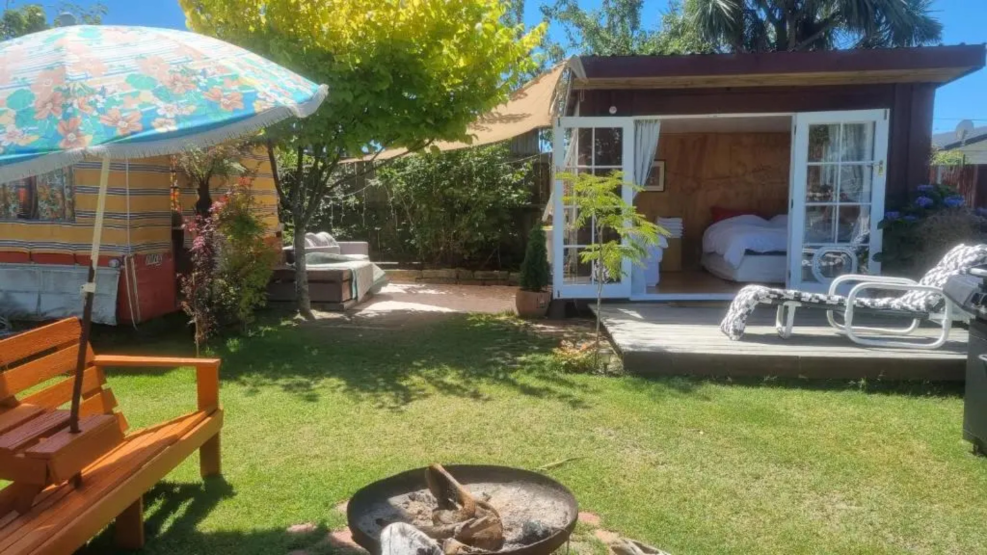 Delightful 1 bedroom tiny house, with retro Poptop