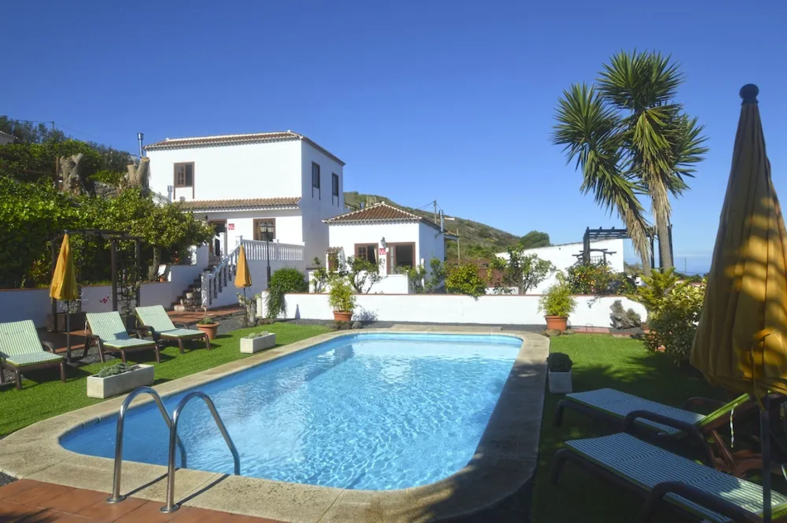 Los Boleros by Isla Bonita