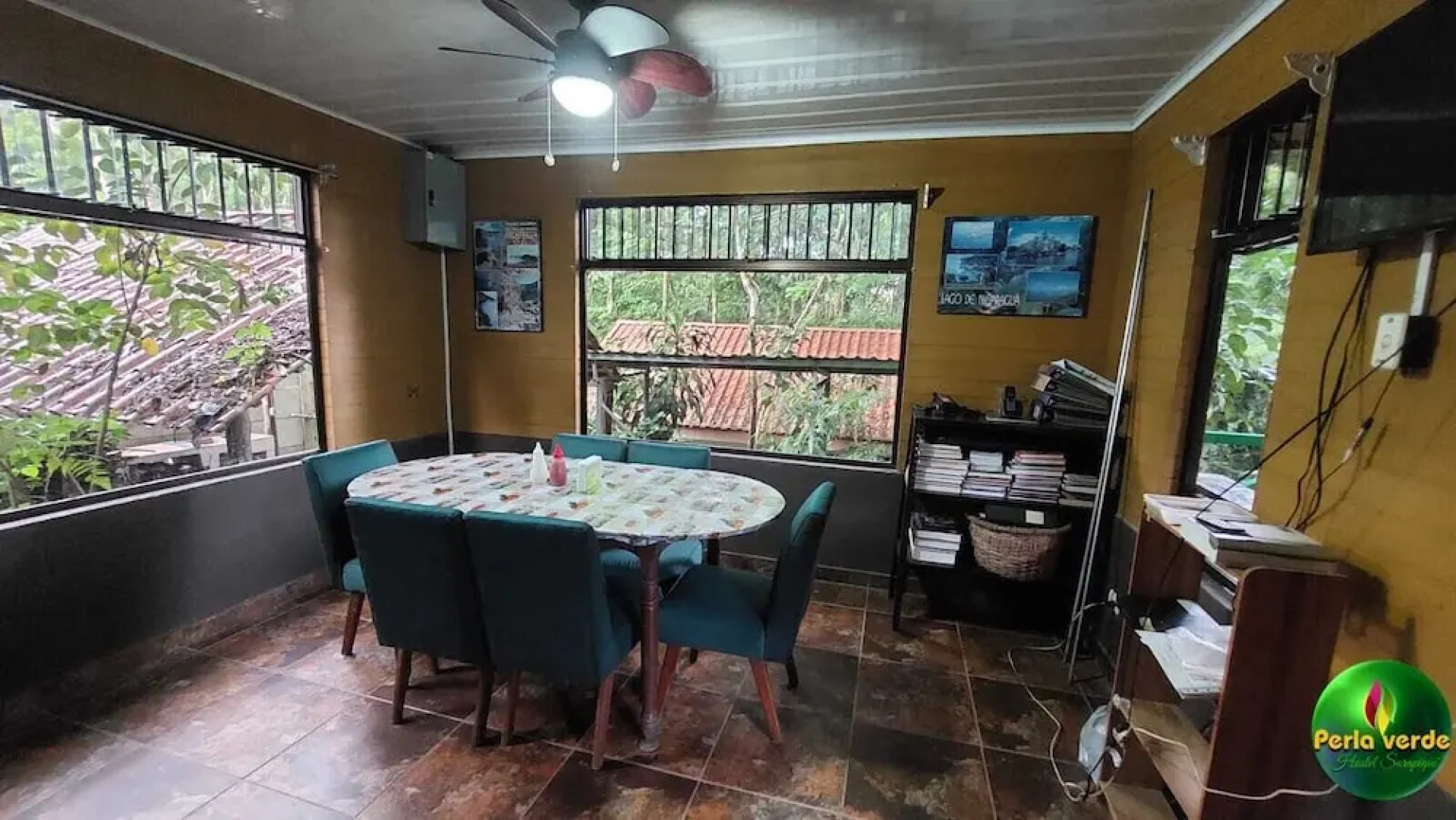 Perla verde hostel y tours en la zona