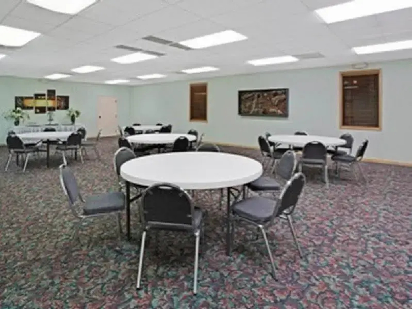 Days Inn & Suites by Wyndham Golden/Denver West