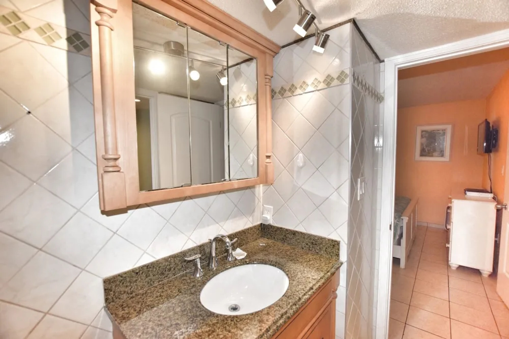 0611 Waters Edge Resort 2 Bedroom Condo by Redawning