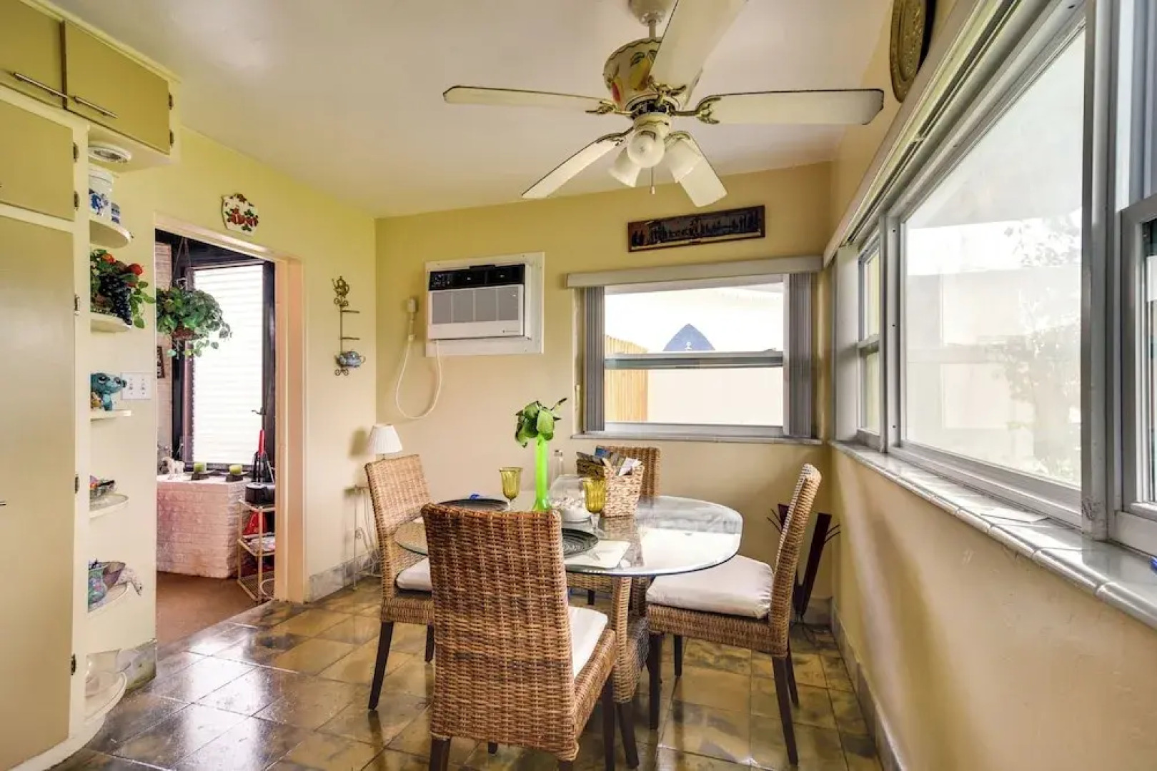 1 Mi to Madeira Beach: Getaway w/ Patio & Grill