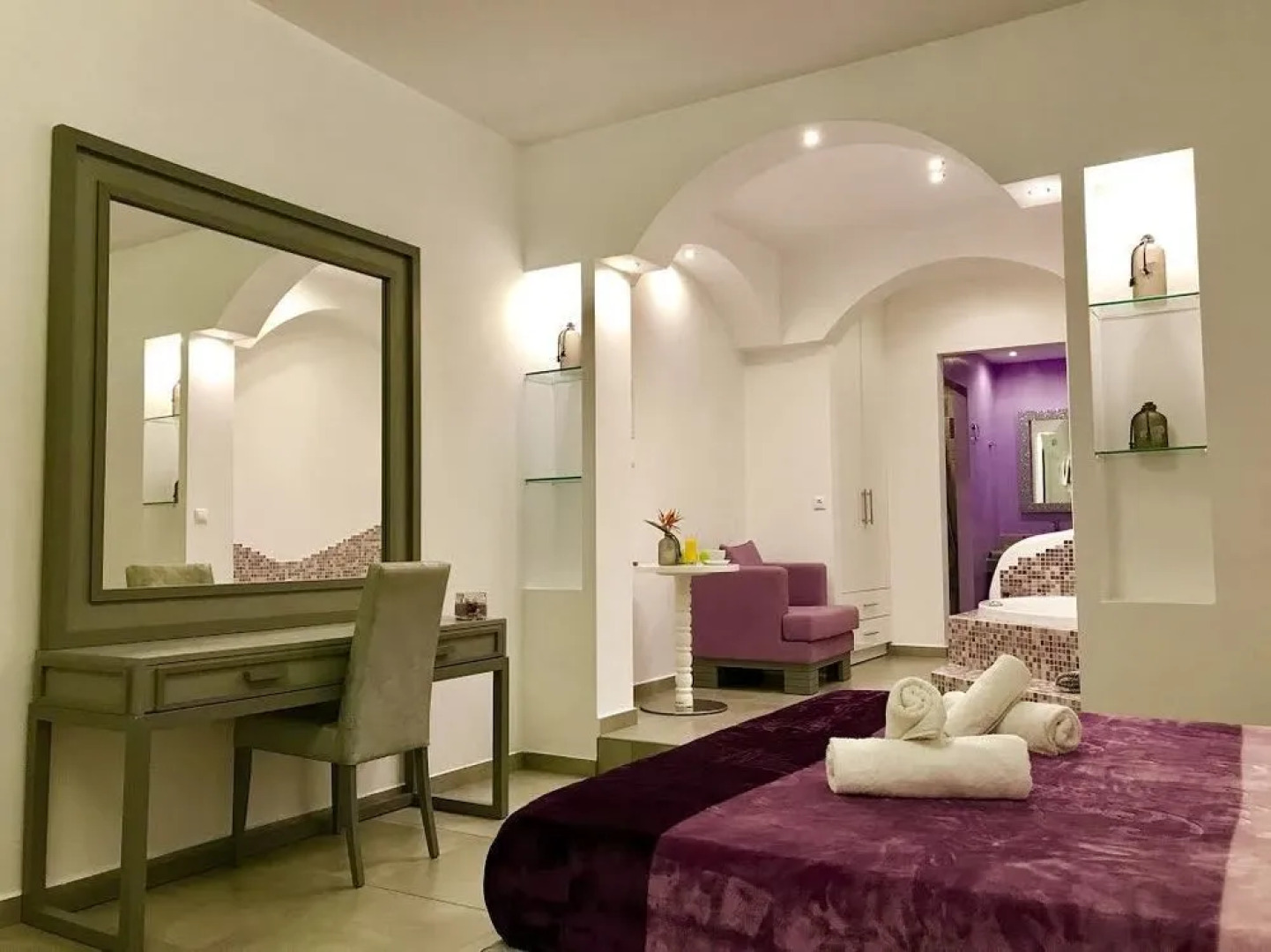 Queen Boutique Suites