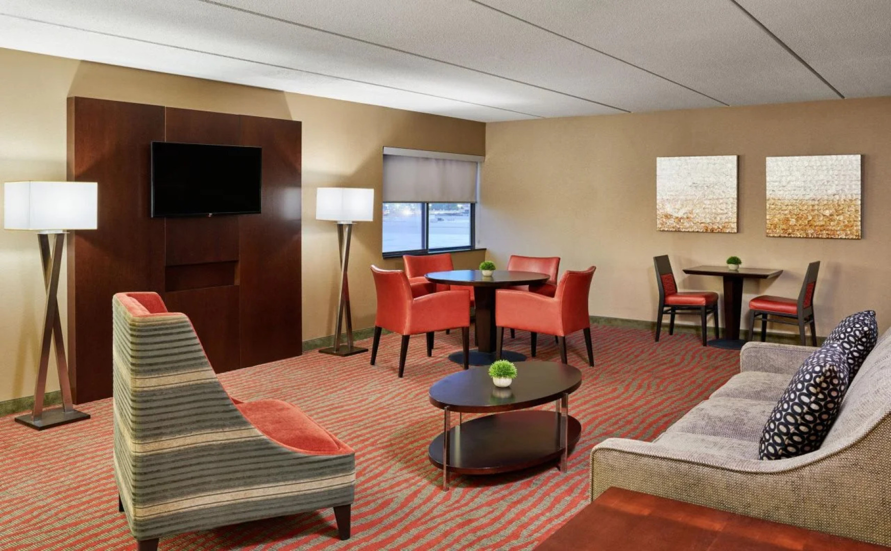 Four Points by Sheraton Milwaukee North Shore