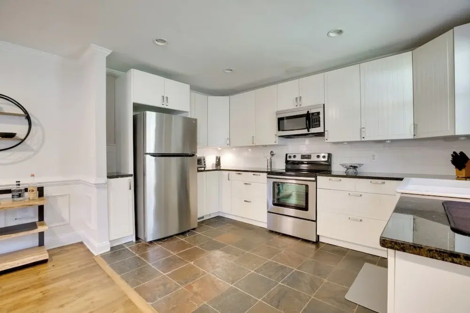 Contemporary Athens Home < 2 Miles to Uga!