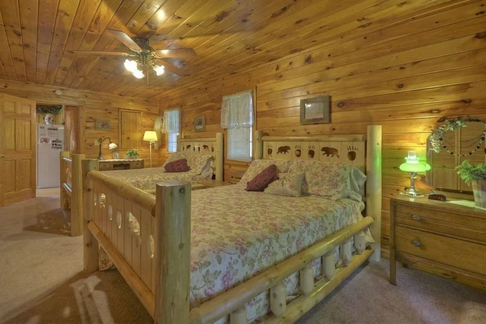 Snuggle Inn & Treehouse