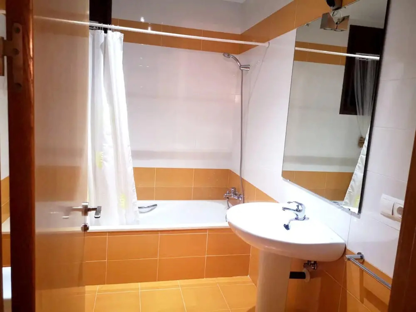 House With 3 Bedrooms in Carracedelo, With Enclosed Garden and Wifi